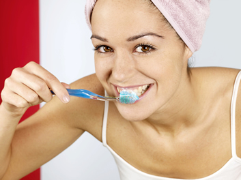 Ways To Pass The Time While Brushing Your Teeth - Blog - Sparkle Dental - pass-time-brushing-teeth