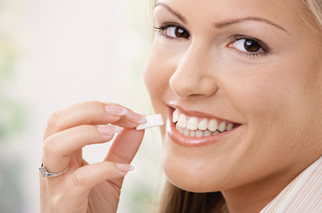 The Surprising Benefits Of Chewing Gum After Eating - Blog - Sparkle Dental - chewing-gum-after-meals